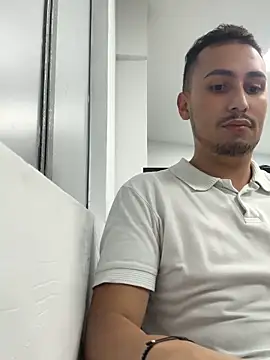 Show modela SAINTKRENT na web-kameri