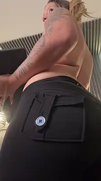 MiaPetit_: онлайн-секс-чат