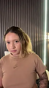 MiaPetit_ Chat XXX in diretta