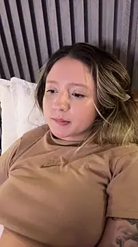 Chat XXX Live MiaPetit_