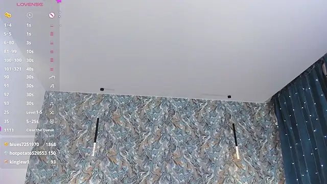 Chat +18 de OdellaFrake ao vivo