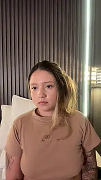 MiaPetit_ élő XXX-chatje