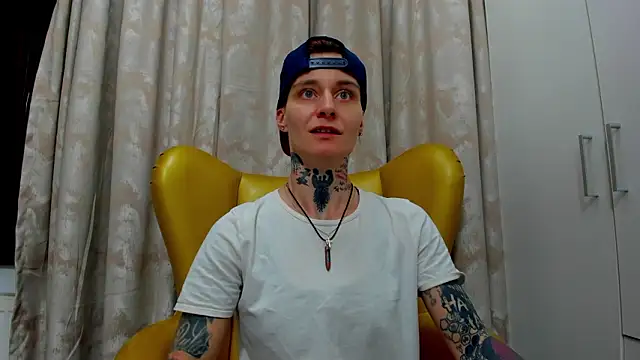 دردشة KennyXSX الجنسية المباشرة