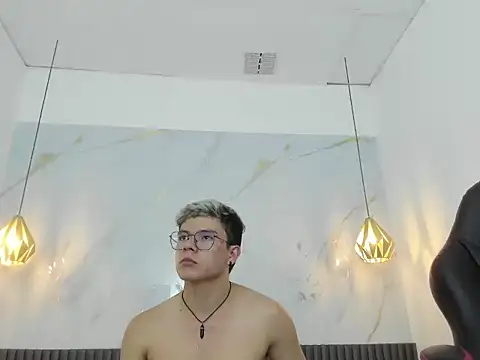 AndyFame1 Adlı Modelin Canlı XXX Sohbeti