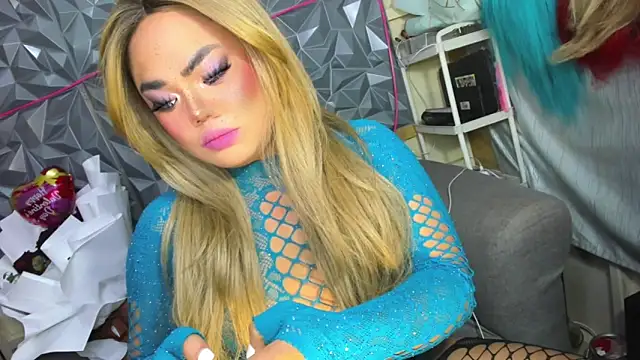 دردشة AlwaysHornyMia الجن سية المباشرة