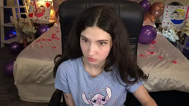 BabyFlowerr élő XXX-chatje