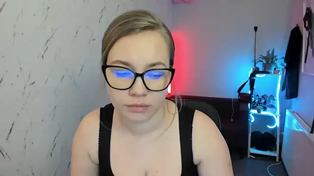 Chatroom XXX en direct de holly_xglam