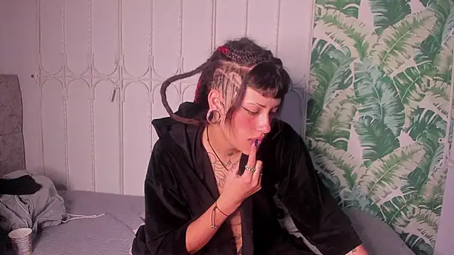 _sharlotte777 Adlı Modelin Canlı XXX Sohbeti