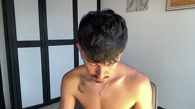 sweettaaron01 Pertunjukan Webcam