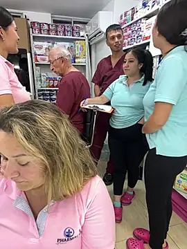 kandalove: διαδικτυακό σόου στην κάμερα