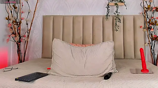 ivone_adams' Live XXX Chat