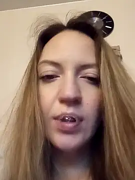 دردشة KattyLuuu الجنسية المباشرة