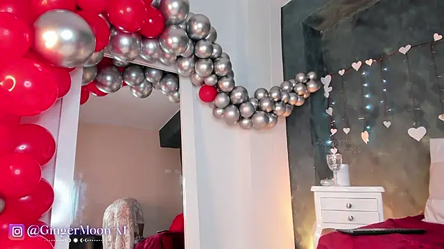 GingerMoon_: διαδικτυακό σόου στην κάμερα