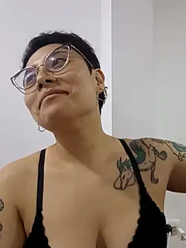 Juliexxxxtasy Chat XXX in diretta