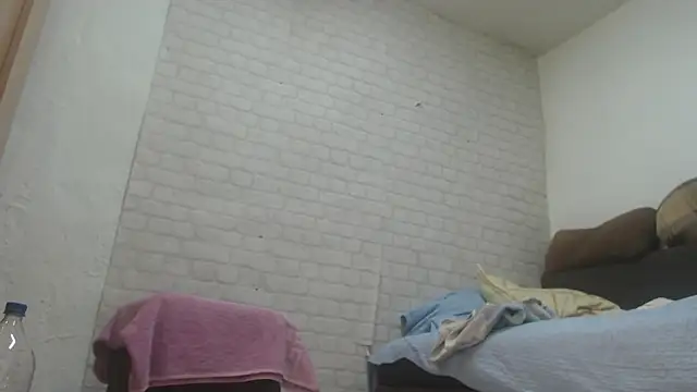 Chat +18 de EmmaSquirt ao vivo