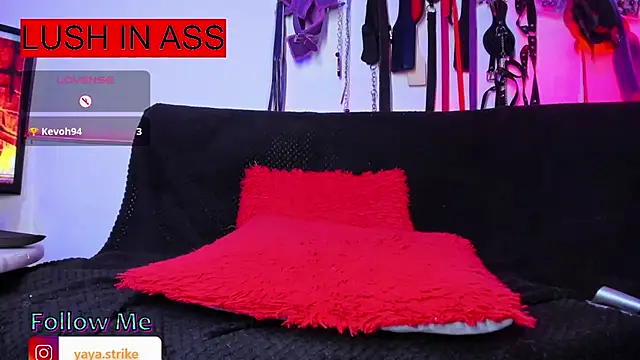 LucyStrike_ Adlı Modelin Canlı XXX Sohbeti