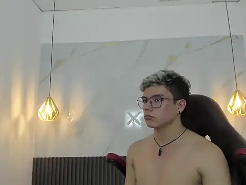 Онлайн чат XXX AndyFame1