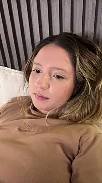 Chat XXX Live MiaPetit_