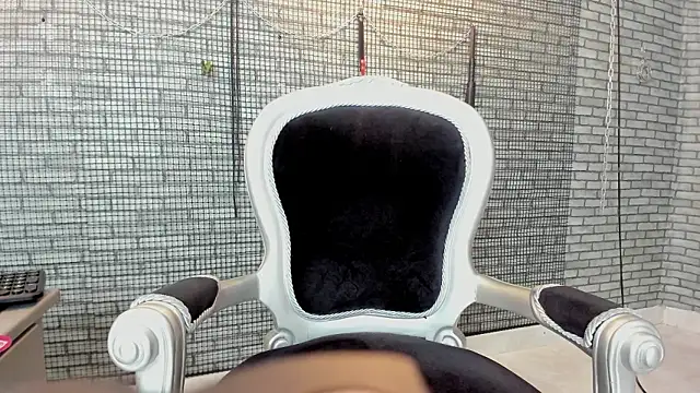 Briana_24 live XXX chat