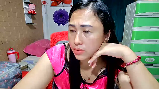 Ugly-Filipina élő XXX-chatje