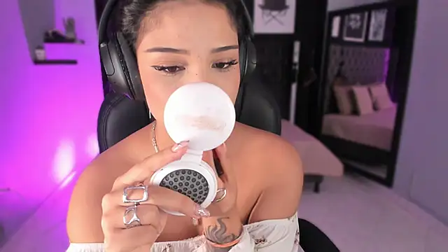 renee_shelby_ Adlı Modelin Canlı XXX Sohbeti