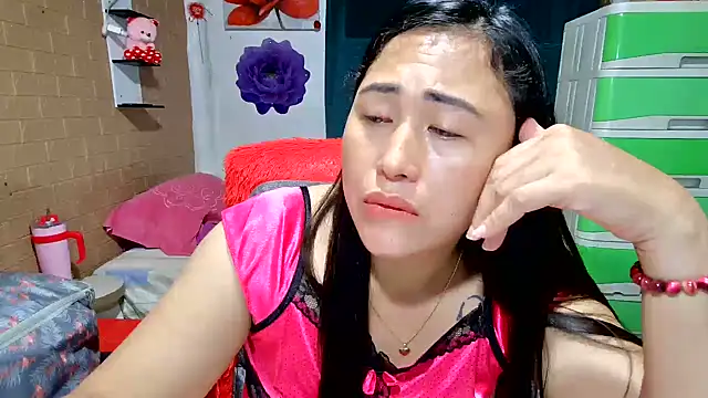 Ugly-Filipina Adlı Modelin Canlı XXX Sohbeti
