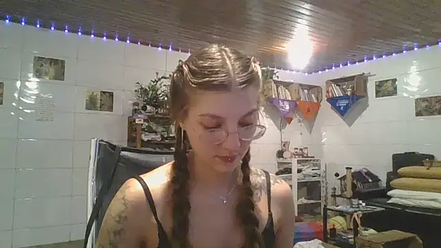 SweetyBabyDemon Adlı Modelin Canlı XXX Sohbeti