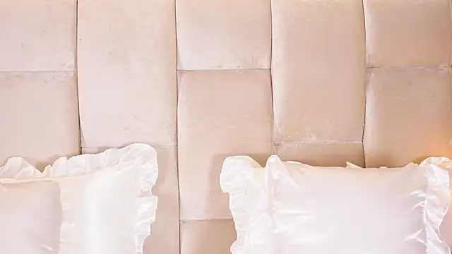 KiraKayleigh1's Live XXX Chat