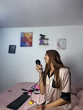 Chat +18 de Nikol_Rang__ ao vivo