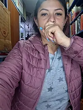 NiidiaのライブXXXチャット