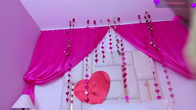 Chat +18 de Silvanna-Casstro ao vivo