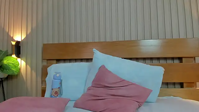 Chat +18 de ivette_swan ao vivo