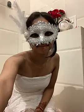 HEENA-STRIP Adlı Modelin Canlı XXX Sohbeti