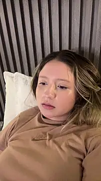 Chat XXX ao vivo de MiaPetit_