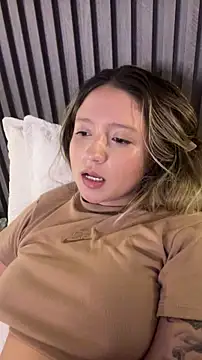 MiaPetit_ Chat XXX in diretta