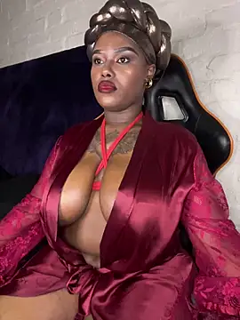 QUEEN_NOBUHLE_FEMDOM_777 Chat XXX live