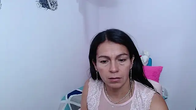 แชท XXX สดของ camilavargas_