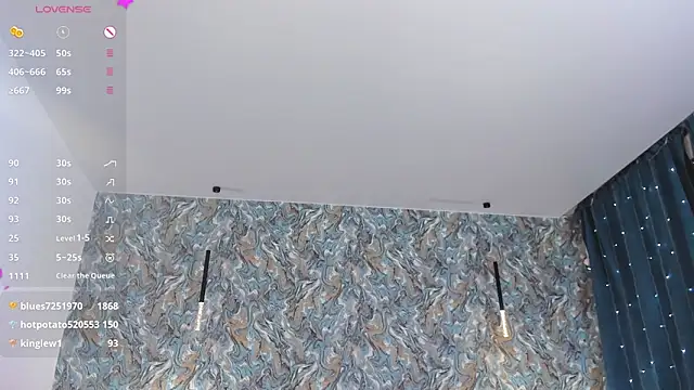 Chat +18 de OdellaFrake ao vivo