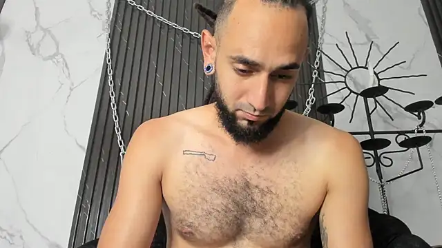 XXX chat uživo modela Tatis__