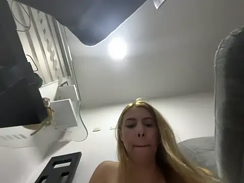 DollMagguie's Live XXX Chat