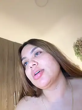 Chat +18 de valeria2019hot ao vivo