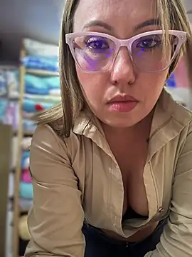 Chatroom XXX en direct de VIOLETA-25_