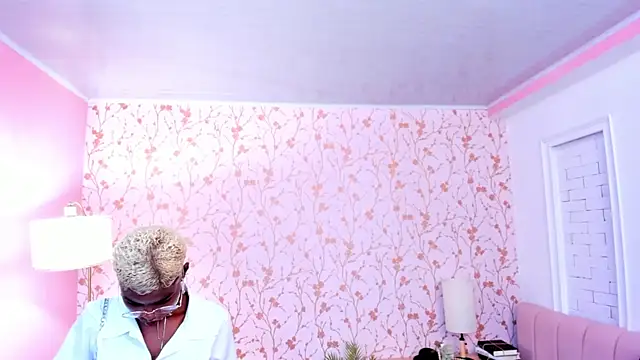 Chat +18 de amber-hill ao vivo