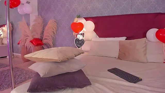 Celeste_Amber: διαδικτυακό σόου στην κάμερα