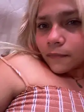 Sarita_222 – Live XXX-chat