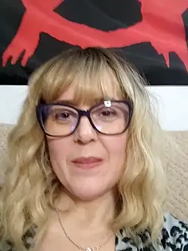 Show modela Amelialove42 na web-kameri