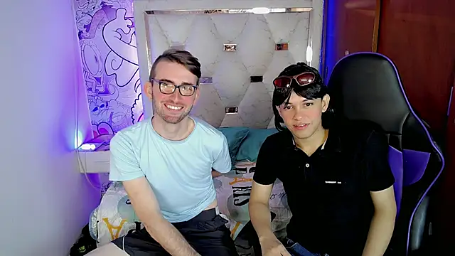 Top_and_bottom: διαδικτυακό σόου στην κάμερα