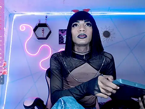 Violeta_R_: διαδικτυακό σόου στην κάμερα