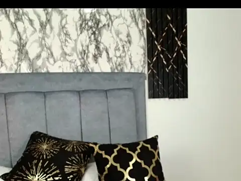 la_kaory: διαδικτυακό σόου στην κάμερα