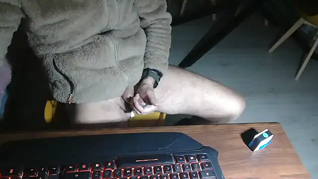 Adri_gard Show in webcam